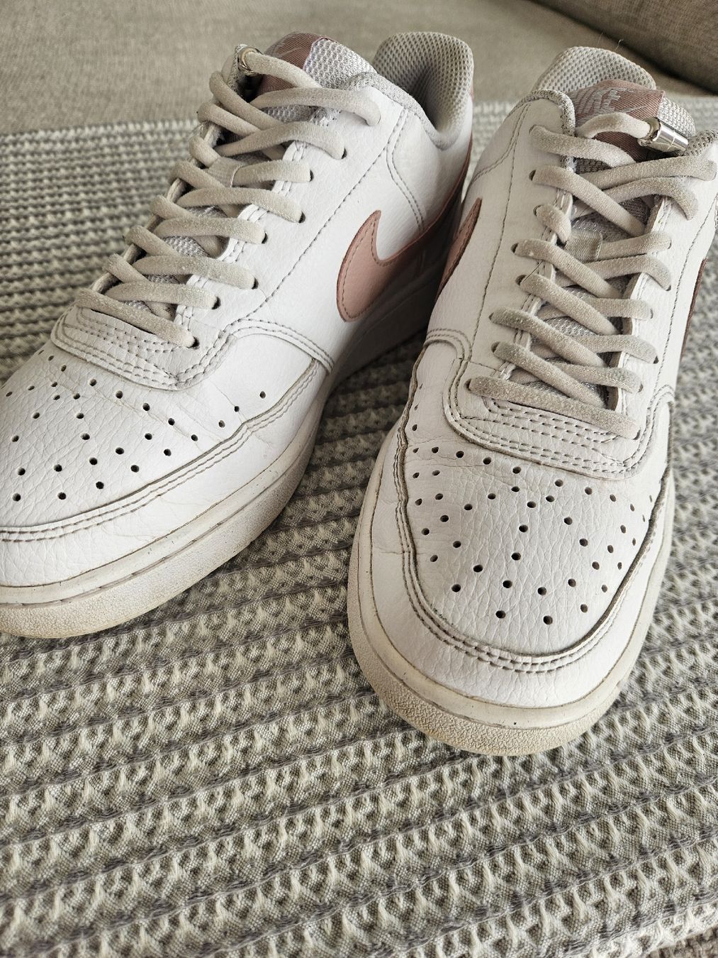 Nike Chaussures femmes: Nike Turnschuh Gr. 37/38 – D'occasion à Gisikon par man_j7bg 2
