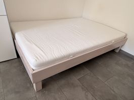 Bett mit Lattenrost und Matratze, wenig gebraucht!