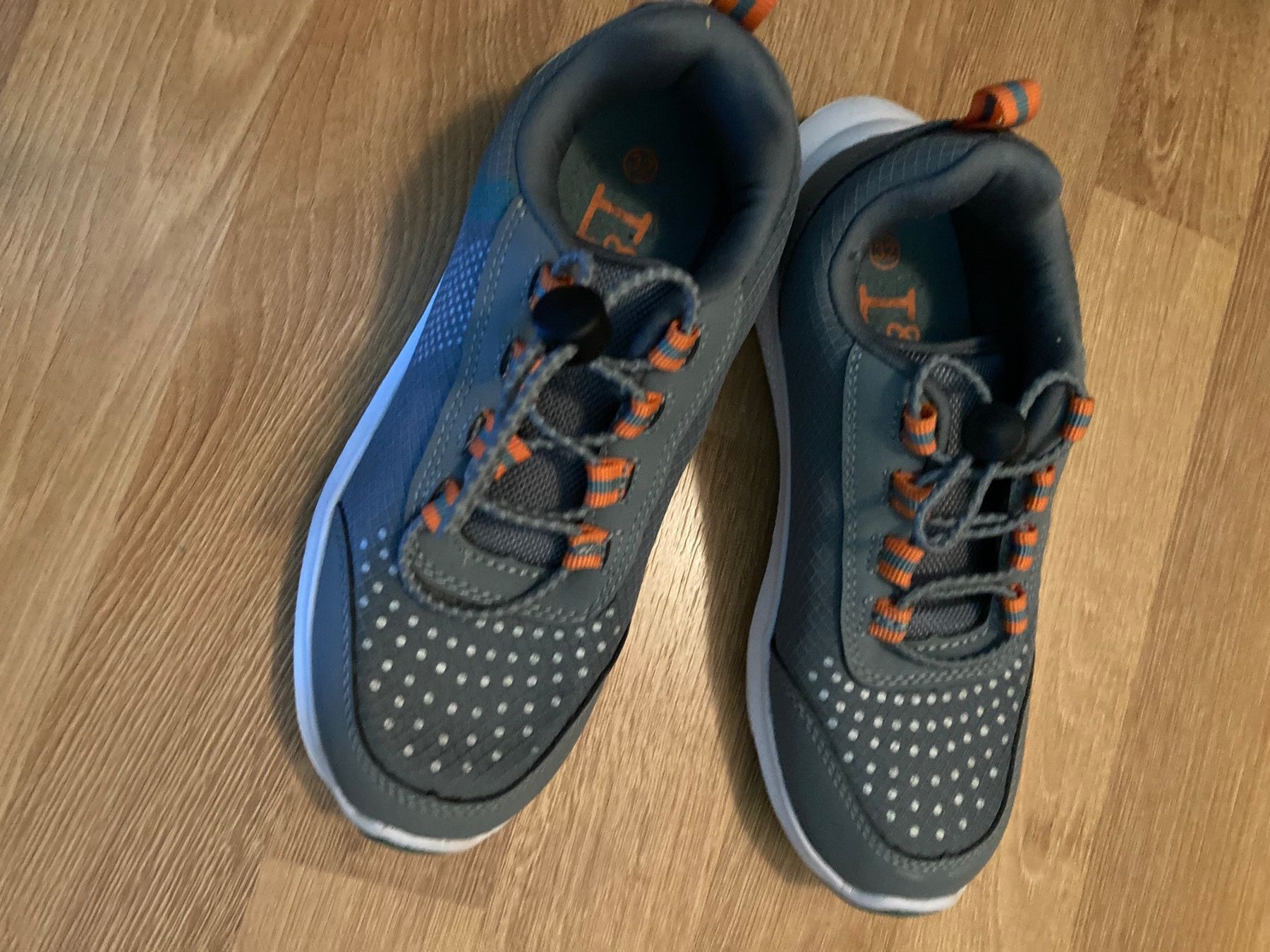 Scarpe per ragazzi: Kinder Turnschuhe Gr. 32 – Nuovo (secondo la descrizione) da Emmenbrücke venduto da JJ_89 2