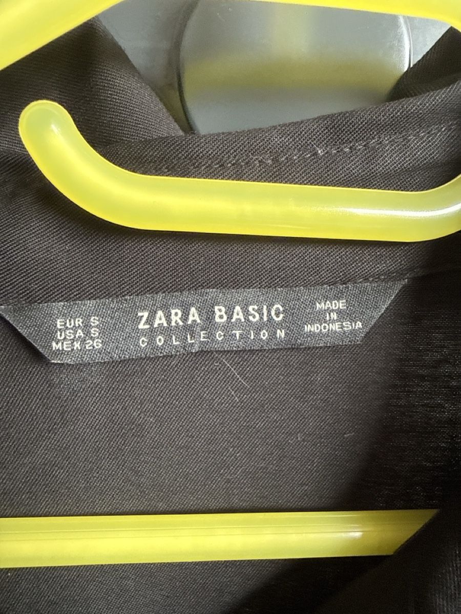 Zara Camicette: Zara Basic Hemd schwarz mit Perlen Grösse S gebraucht – Usato da Kreuzlingen venduto da gappsha 2