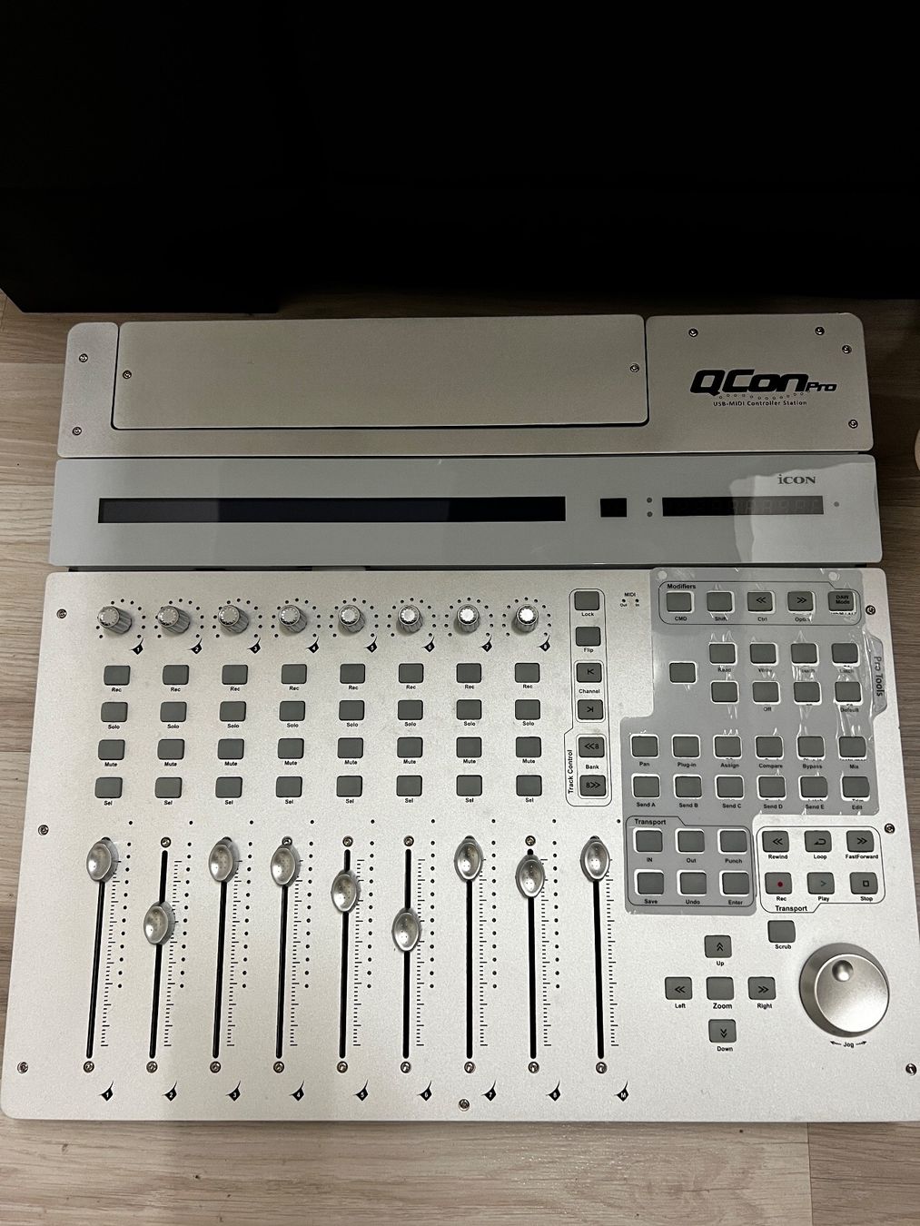 Icon Console di mixaggio: Icon Qcon Pro Audio – Nuovo (secondo la descrizione) da Aarwangen venduto da Mary_84 1