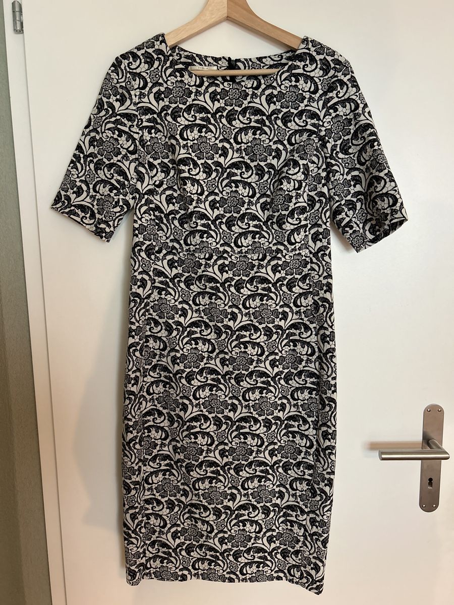 Kleider: Vanilia Dress - Black & White – Gebraucht aus Oberengstringen von tal_t5f9