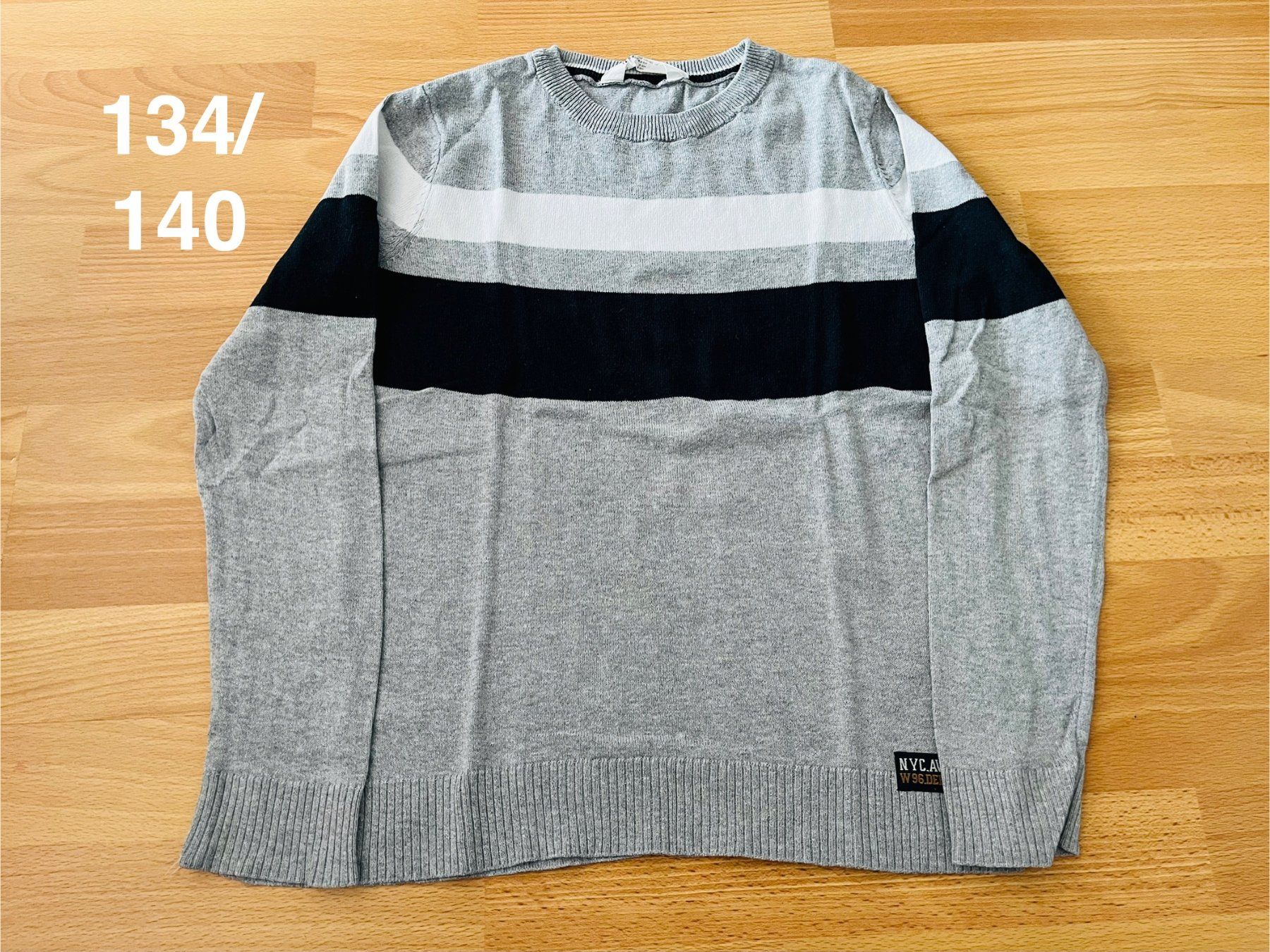 H&M Pullover & Sweatshirts: Pullover Grösse 134/140 – Gebraucht aus Konolfingen von takkie