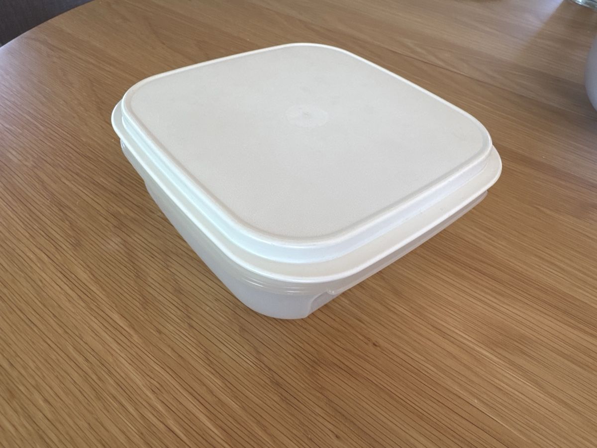 Tupperware Contenitori & Simili: Tupperware Box mit Deckel  – Usato da Bülach venduto da Mellinchen30 1
