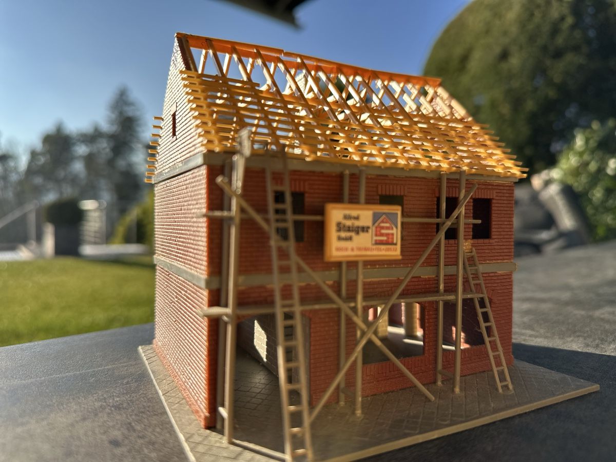 Faller Modelleisenbahnen: Faller? Kibri? Vollmer? Haus im Bau – Gebraucht aus Lupsingen von New-Haven 1