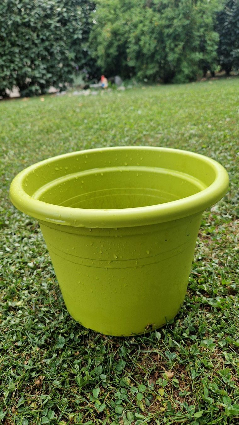 Pots de fleurs: Blumentopf rund hellgrün Kunststoff – D'occasion à Steinen par Remse2