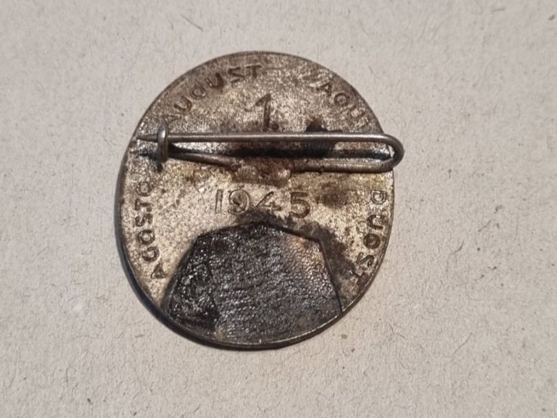 Medaglie: Pin's 1.August 1945 – Usato da Bure venduto da chap981 2