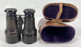 Antikes Handfernglas mit Lederüberzug und Lederetui