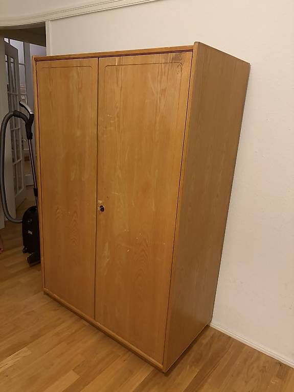 Armadi: Schrank – Usato da Therwil venduto da Mrleenii 1