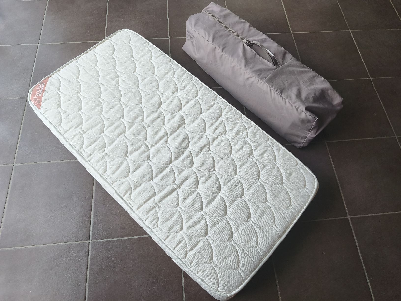 Letti: lit de voyage + matelas  – Usato da Bouveret venduto da Benj89