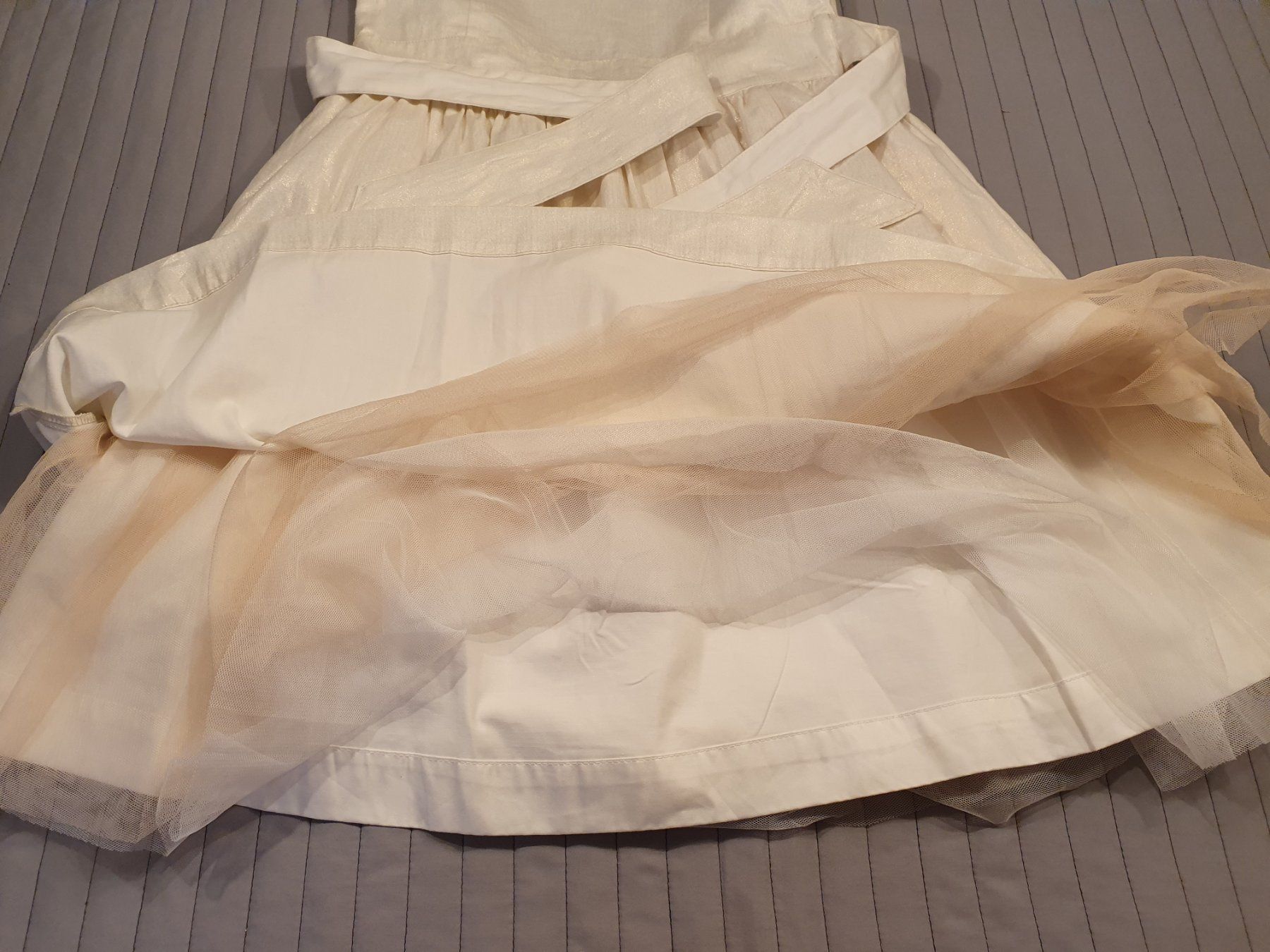 Vestiti & Gonne: Festkleid und Hut Gr.122-140 – Nuovo (secondo la descrizione) da Volketswil venduto da gloriamundi 1
