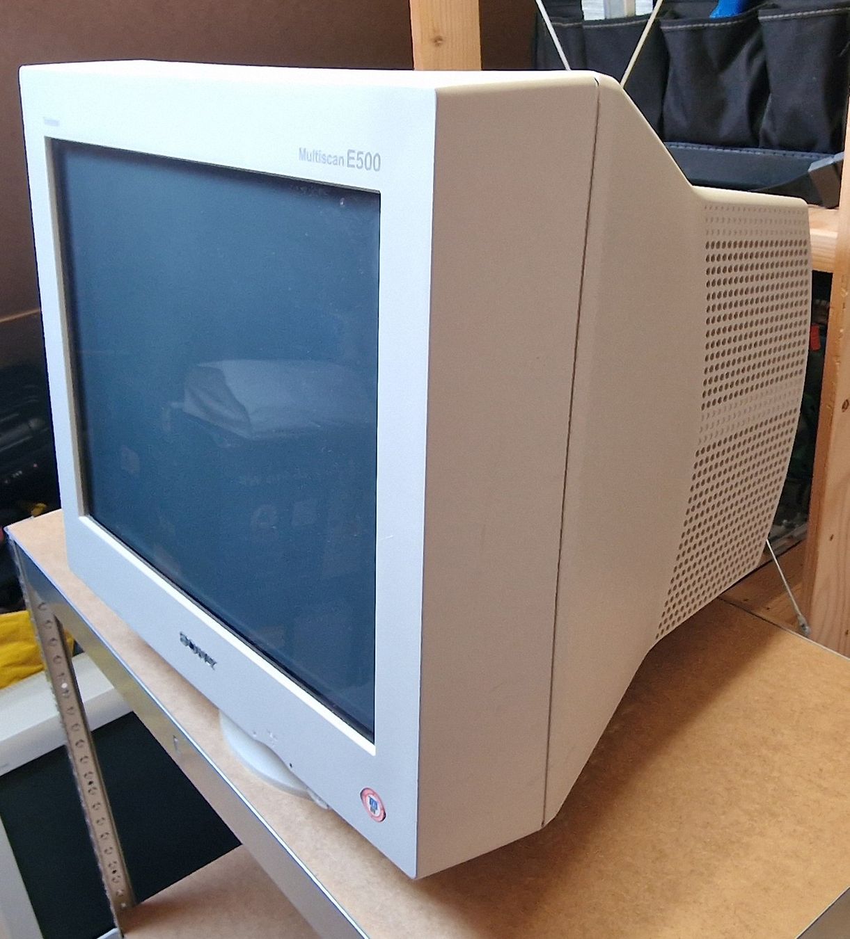 Sony Monitor: CRT Sony Trinitron Multiscan E500, Modell CPD-E500E – Usato da Frauenfeld venduto da Martinsan 2