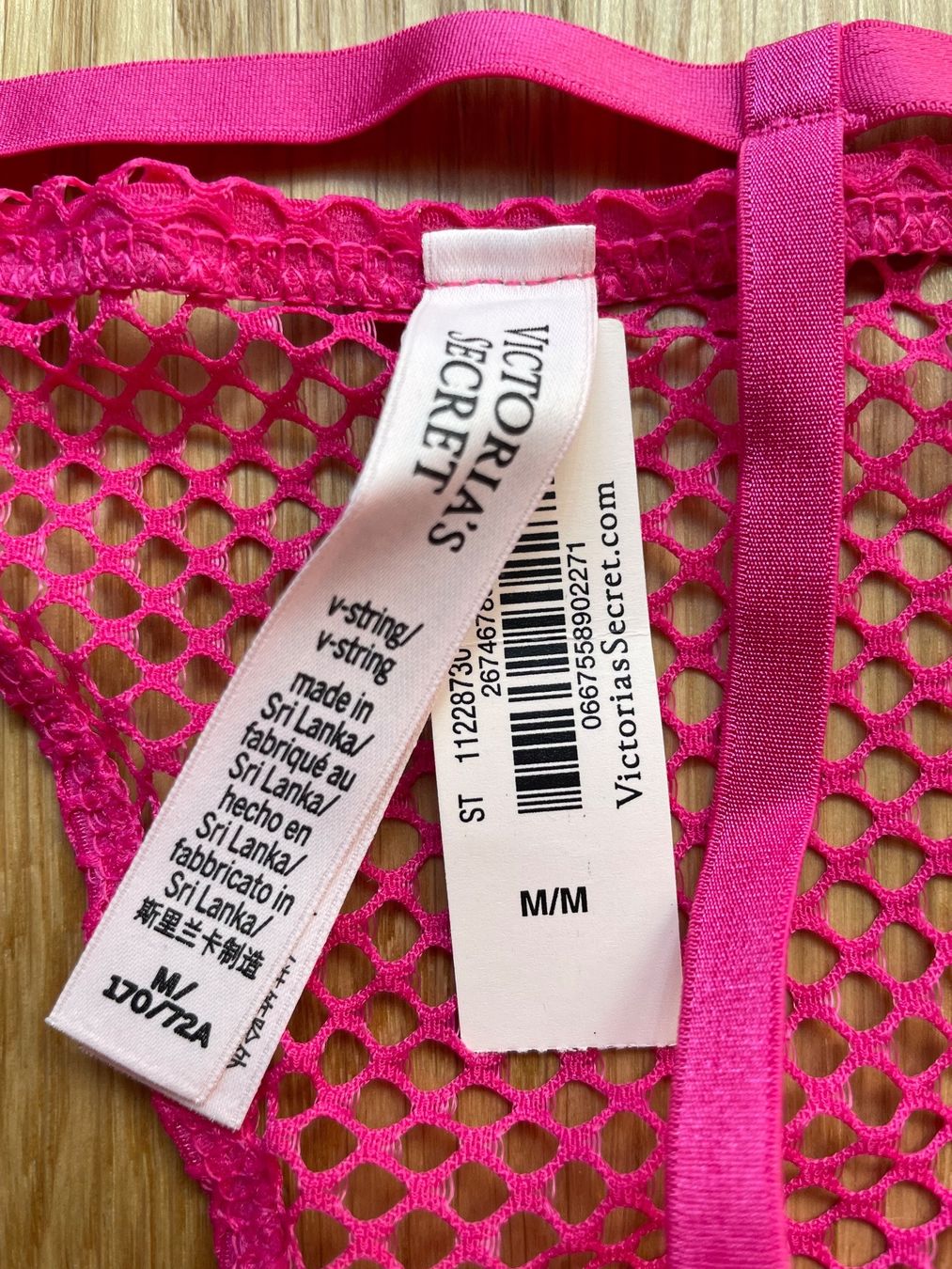 Victoria's Secret Altra biancheria intima: Victoria’s Secret Adjustable V-String Fishnet Thong M NEW – Nuovo e nell'imballaggio originale da Dübendorf venduto da VSAngel 3