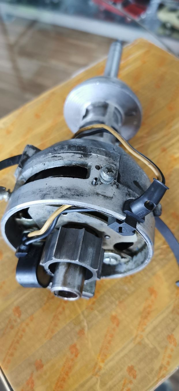 Chrysler Tutti pezzi di ricambio auto: Mopar Zündverteiler RB Block – Usato da huenenberg venduto da Suizofelize 6
