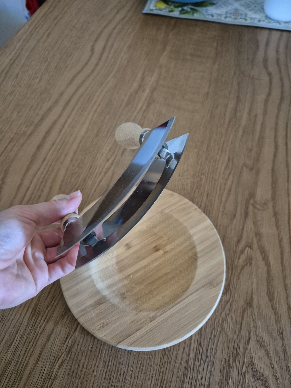 Elettrodomestici da cucina: Kräutermesser mit Schneidebrett – Usato da Goldach venduto da Mona.93 1