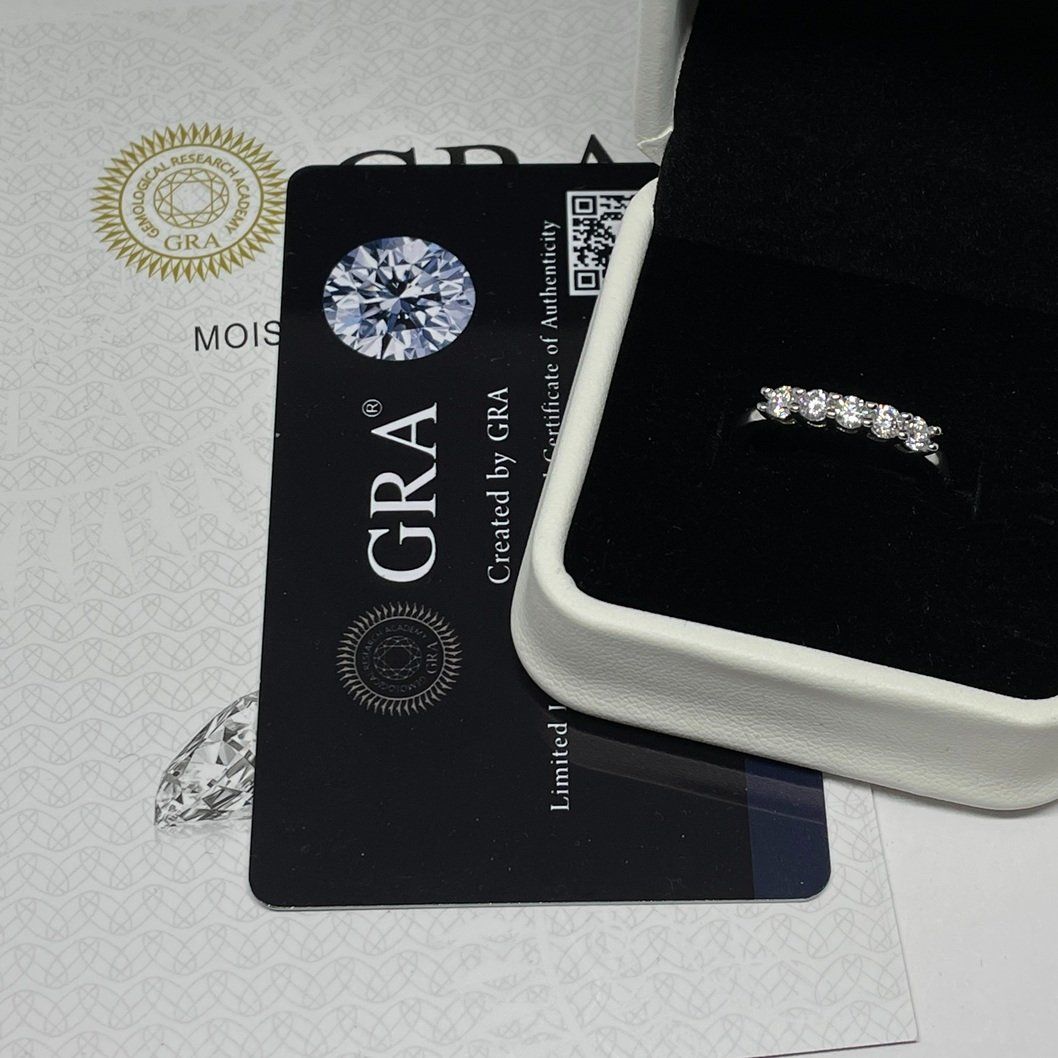 Bagues: Moissanite Ring, Silber 0.5ct - Gr. 58 Zertifikat – Neuf (Voir description) à Thun par Creative-Art-Tess 5