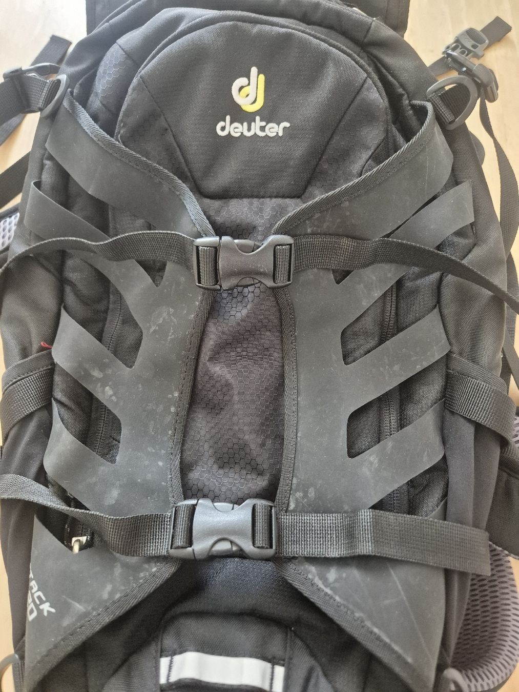 Deuter Rucksäcke: Deuter Attack 20 Rucksack Protektor gut erhalten – Gebraucht aus Zürich von Inanina 1