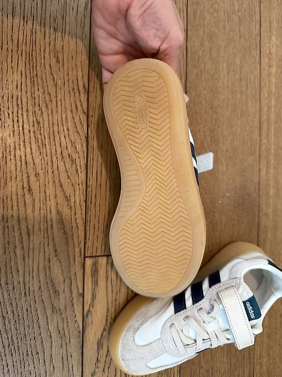 Adidas Scarpe per ragazzi: Adidas Sneaker Grösse 31 – Usato da Mülligen venduto da and_djv9 2