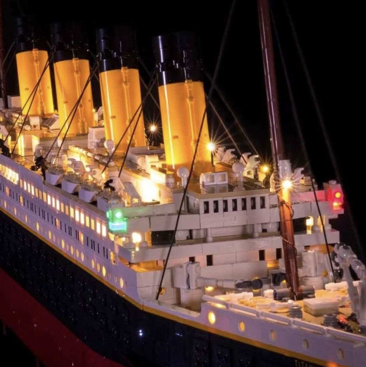 Lego Tutte le decorazioni: Lego Titanic mit eingebauter Beleuchtung! – Nuovo (secondo la descrizione) da Widnau venduto da tim_y9wz 2