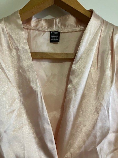Camicette: elegante bluse mit mini-stehkragen, weich fallend – Nuovo (secondo la descrizione) da Schwarzenberg LU venduto da kindler007 1