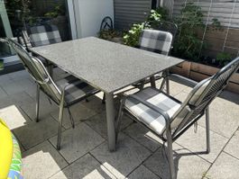 Gartentisch mit 4 Stühlen, wetterfest, top Zustand!