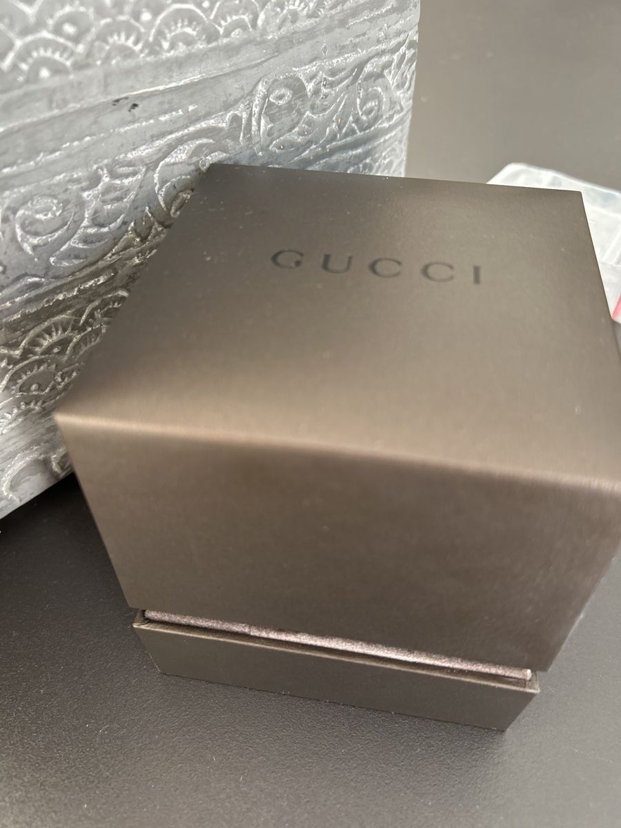Gucci Orologi: Montre GUCCI avec 2 bracelets – Nuovo (secondo la descrizione) da Pully venduto da rosipa 1