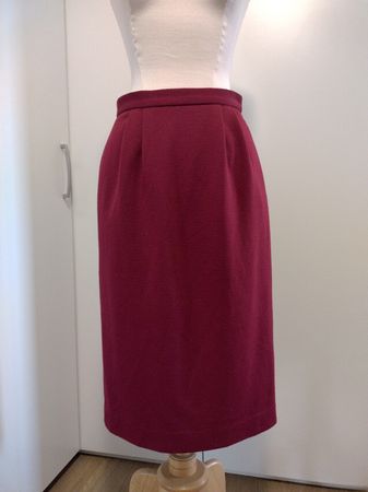 Schicker bordeaux-farbener Rock