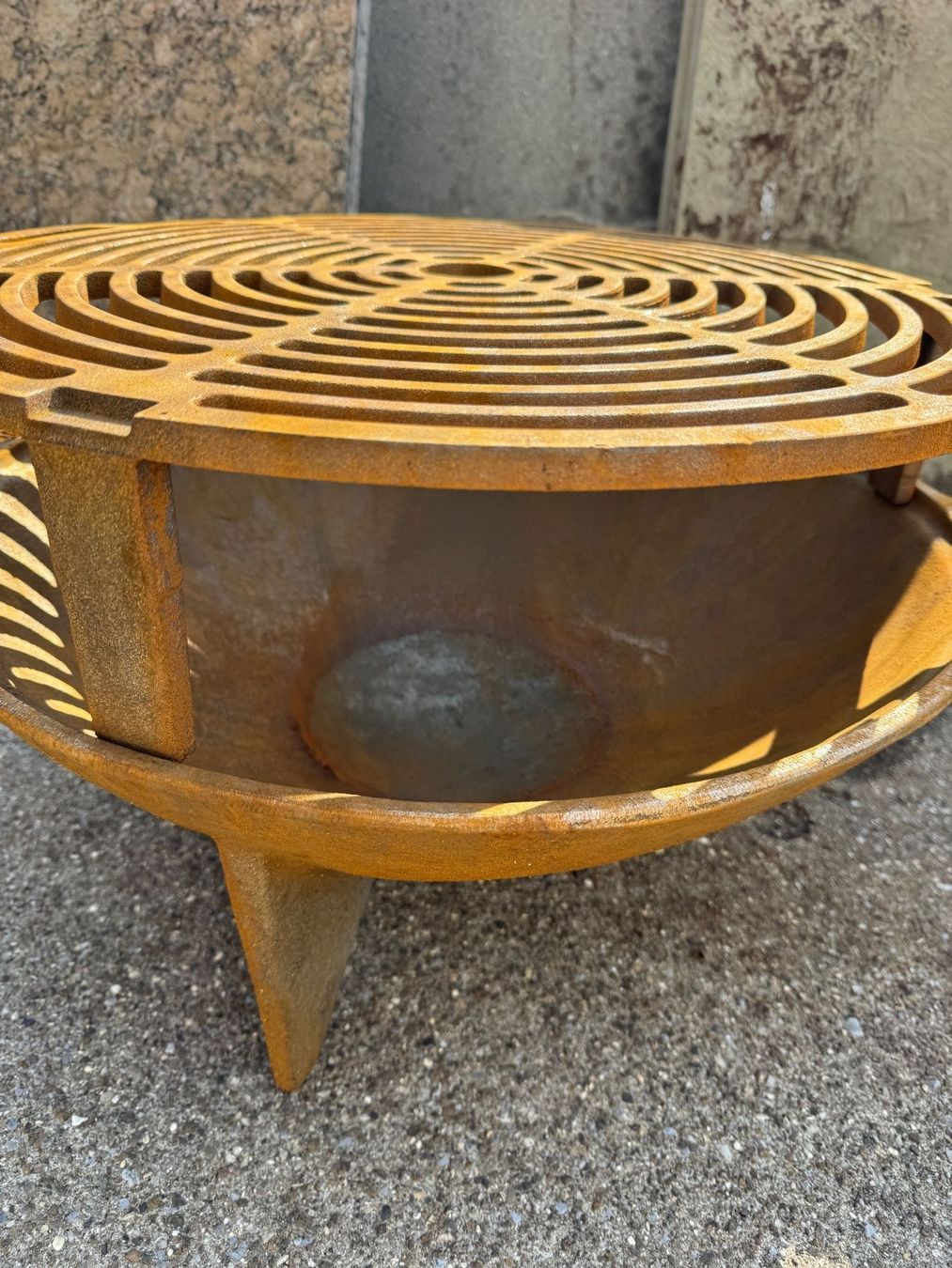 Grills: Feuerschale, Gusseisen Grill – Gebraucht aus Sachseln von BONATI01 1