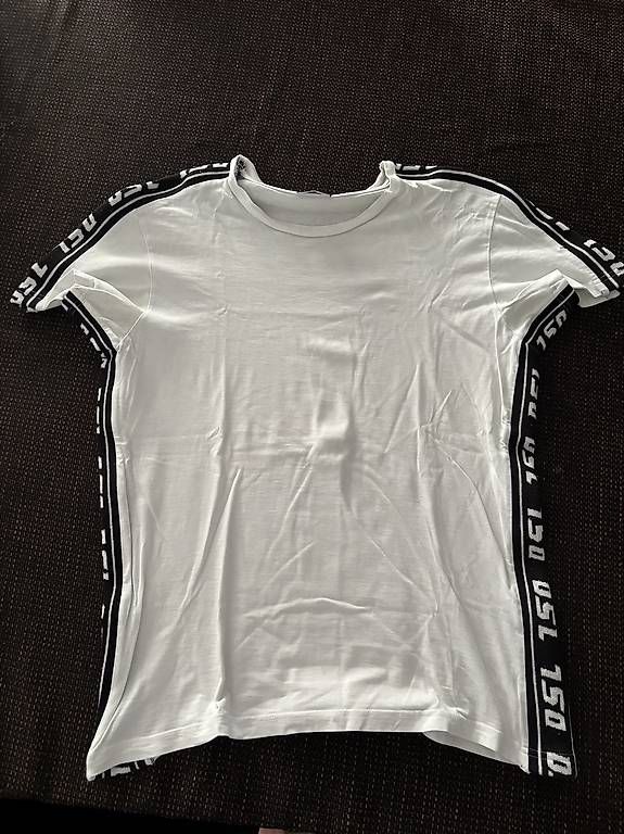 T-shirts: MAGLIETTA – D'occasion à Carabbia par fab_6y2g