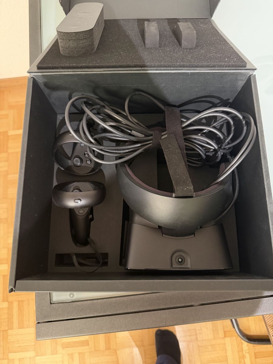 Meta Casco VR: Oculus Rift S VR-Brille – PC VR Headset inkl. 2 Controller & – Usato da Zürich venduto da wywus 3