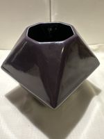 Moderne Blumenvase, Diamantform, lila, Keramik