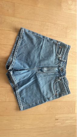 Jeansshorts Damen Grösse S blau Denim getragen