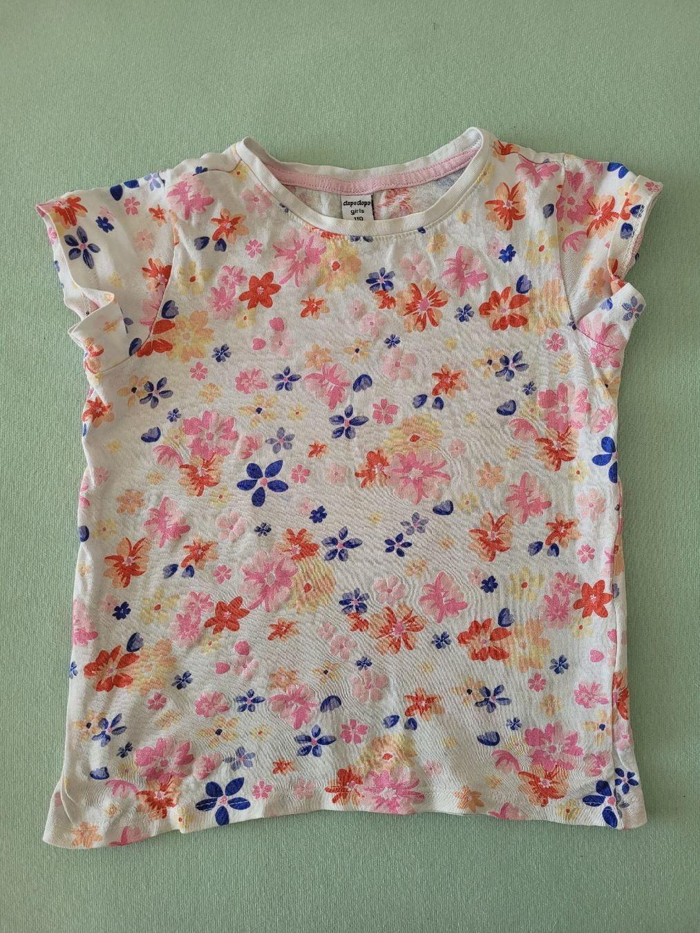 Blusen, T-Shirts & Tops: Mädchen T-Shirt mit Blumenmuster, Gr. 110 – Gebraucht aus Baar von KaSuHo