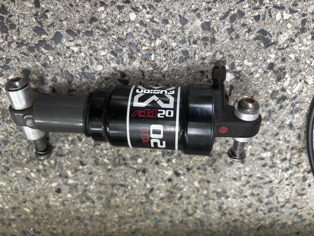 Fox Pezzi di ricambio: X-Fusion RC32 Dämpfer – Usato da Zofingen venduto da melifedi