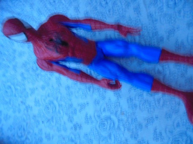 Marvel Giocattoli: Comic Marvel Spiderman Actionfigur 30 cm Top Zustand – Usato da Basel venduto da Gurit76