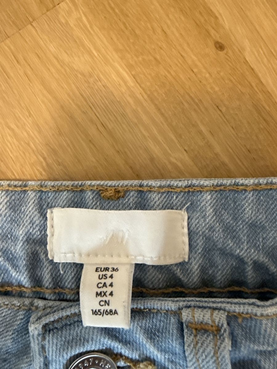 H&M Jeans: H&M Mom-Jeans Damen Hellblau – Nuovo (secondo la descrizione) da Oberengstringen venduto da win_2q9m 2