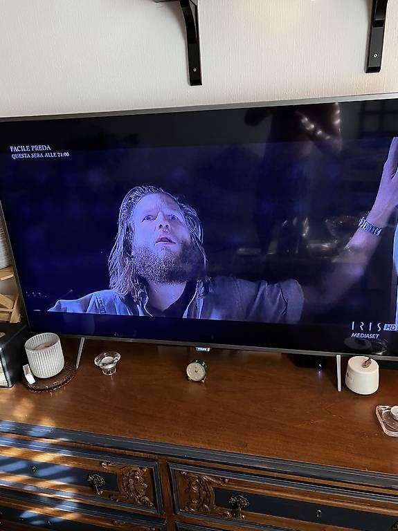 Televisori: Philips 65 4K Ambilight Smart TV  – Usato da Lausanne venduto da dia_xs9l 4
