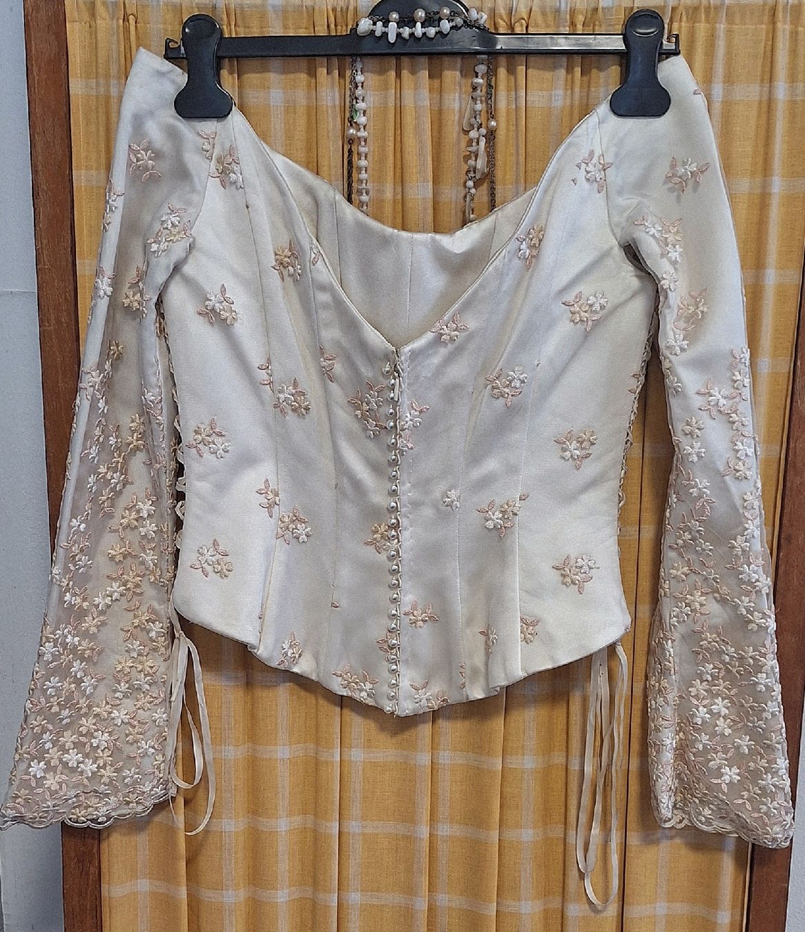 Tops: Wunderschöne vintage Corsage,Oberteil cremefarben,🌹 – Gebraucht aus Emmenbrücke von abu_9mj8 4