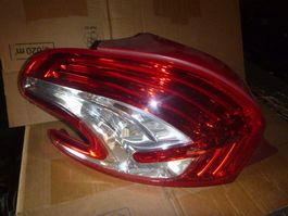 Heckleuchte links Peugeot 208 9672628280