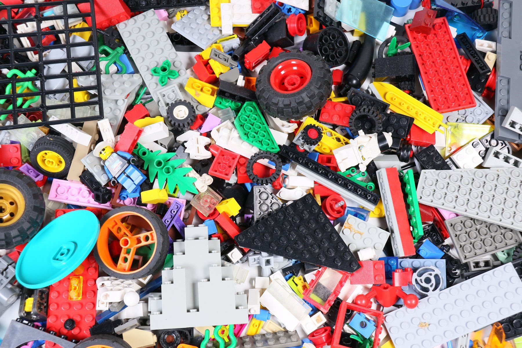 Lego Baukästen: 1.5 kg. Legoteile mit Minifiguren – Gebraucht aus Hettlingen von Scholi99 1