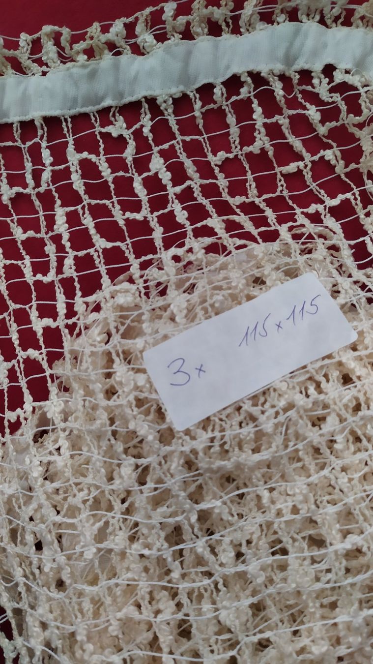Vorhänge: 3 grossmaschige Vorhänge 115x115 cm – Gebraucht aus Chezard St-Martin von Loucail
