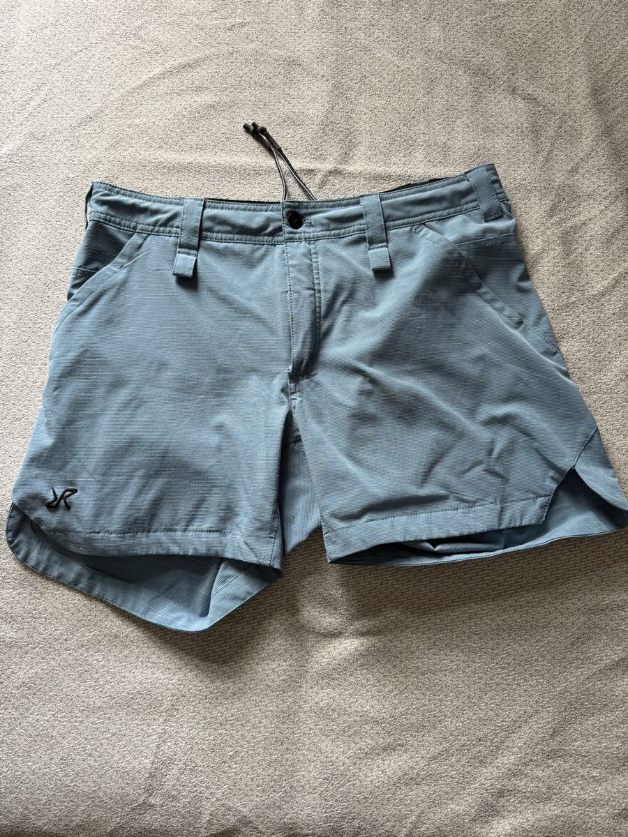 RevolutionRace Pantalons: Shorts von Revolution Race, XL – D'occasion à Ermatingen par anj_9bm5