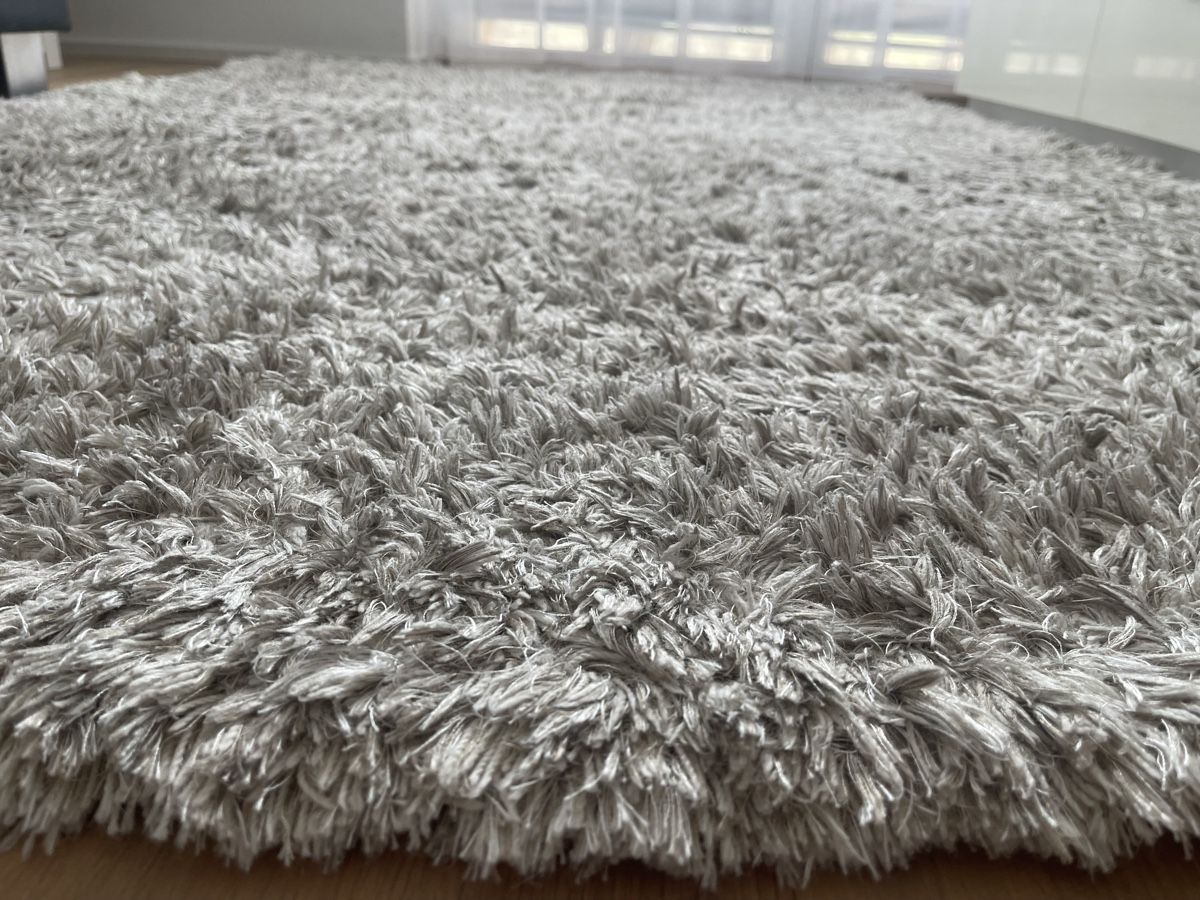 Tapis: Teppich, hellgrau, flauschig, super Zustand! – D'occasion à St.Gallen par space757 2