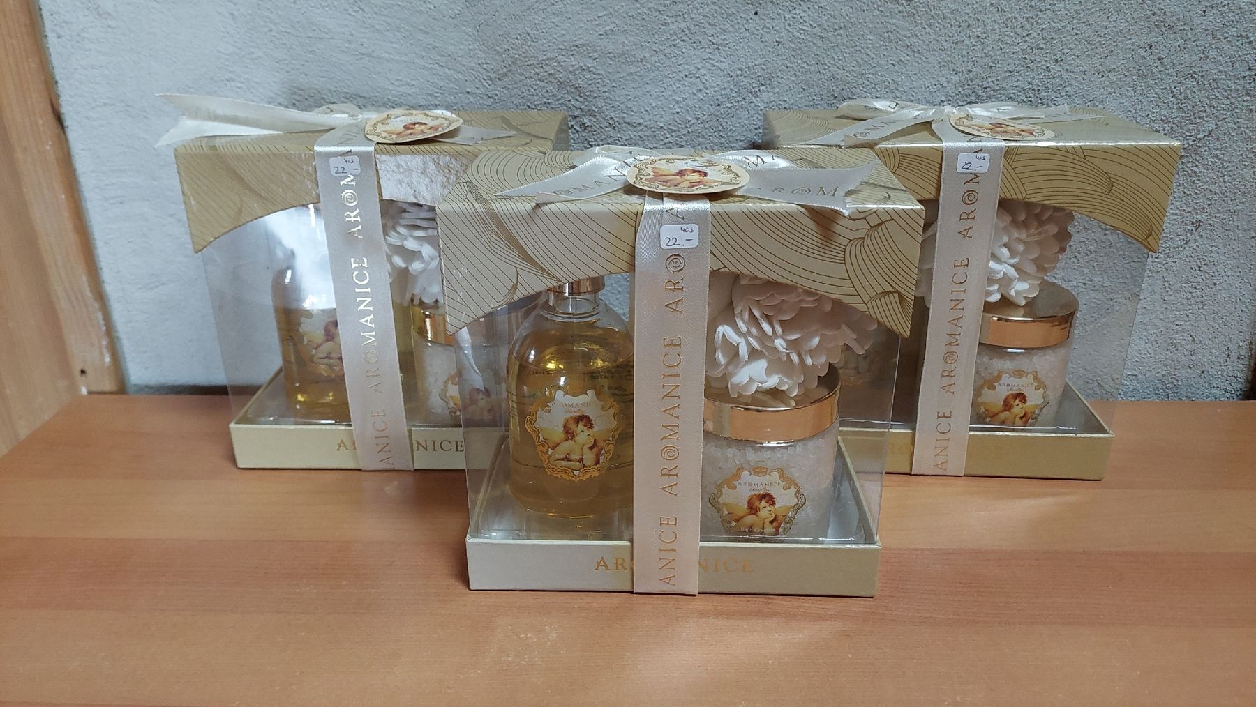 Altro per la cura del corpo: Lot de 3 coffrets de soin, liquidation boutique – Nuovo e nell'imballaggio originale da Marsens venduto da fakia 1