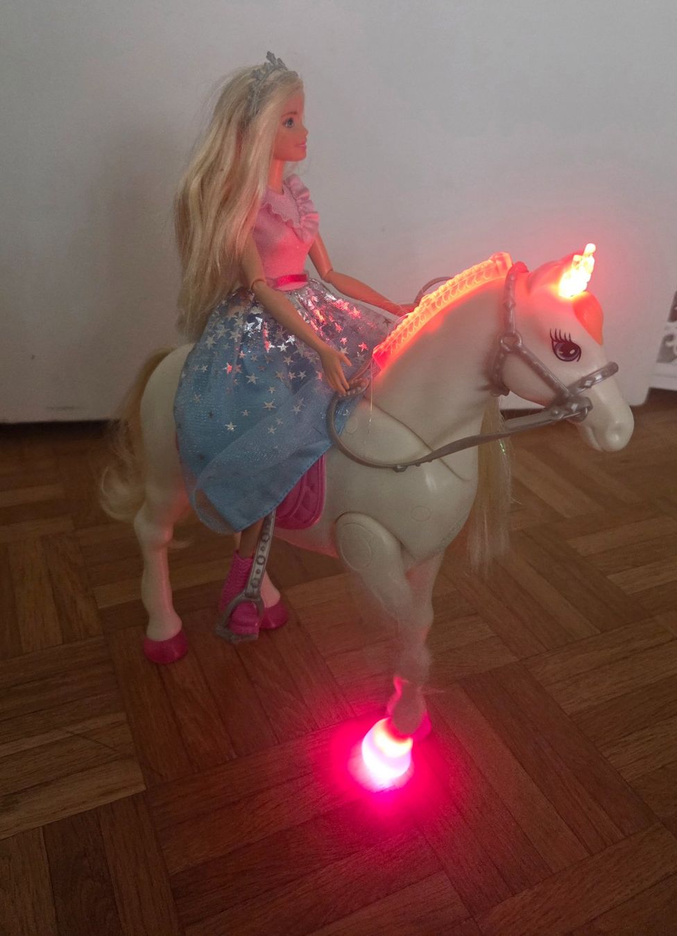 Puppen: Barbie Puppe mit Einhorn Lichteffekt – Gebraucht aus Rudolfstetten von anjam81 3