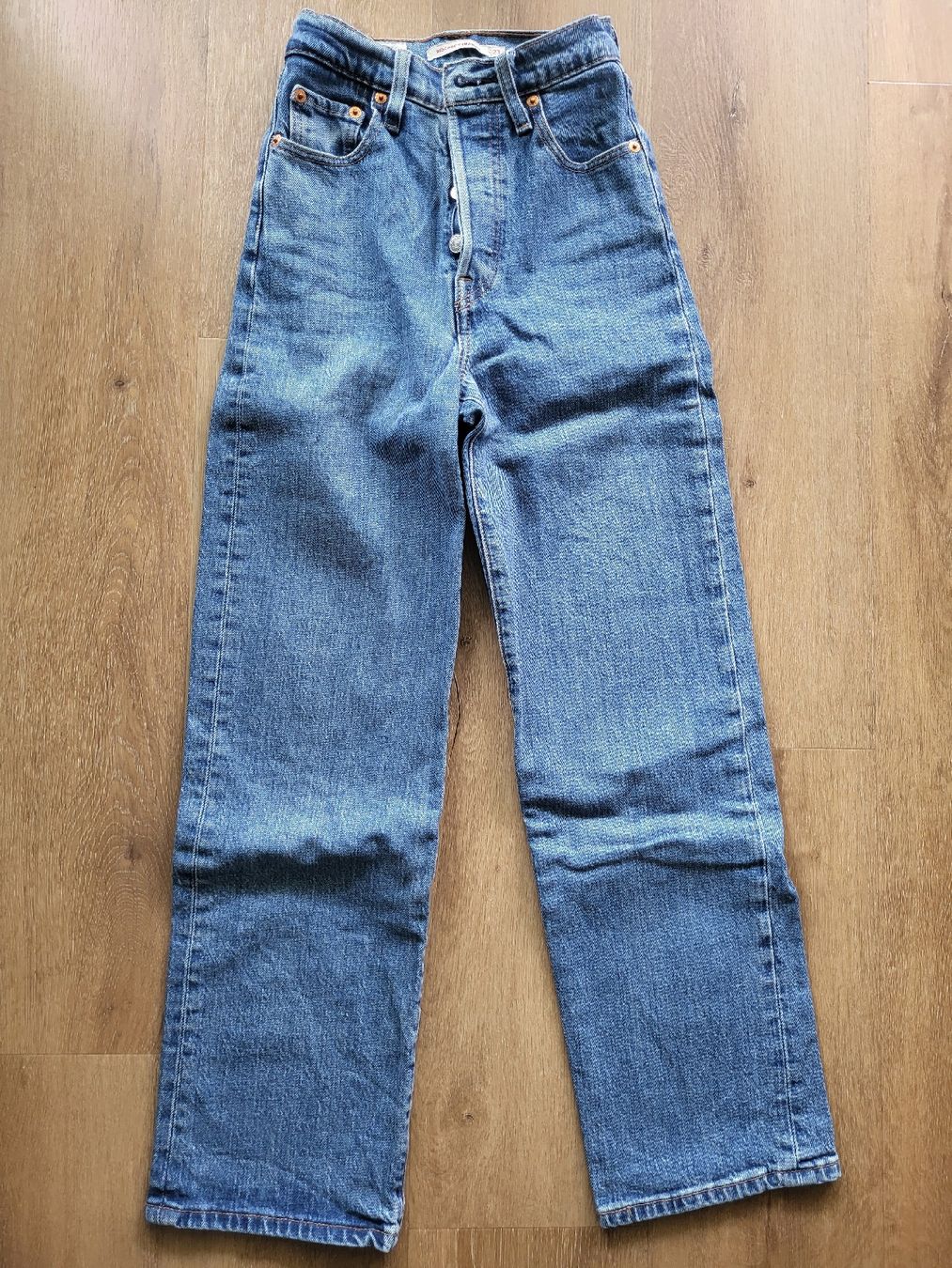 Levi's Jeans: Levis Jeans Straight Leg W23 L25 – Usato da Luzern venduto da ang_yjz9