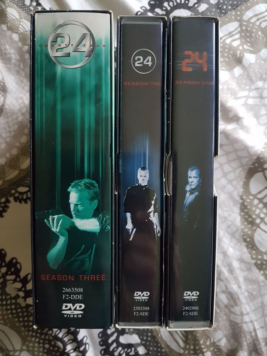 Tutti i DVDs: 24  / Staffel 1 - 3 komplett – Usato da Oberengstringen venduto da Asteroid56 3