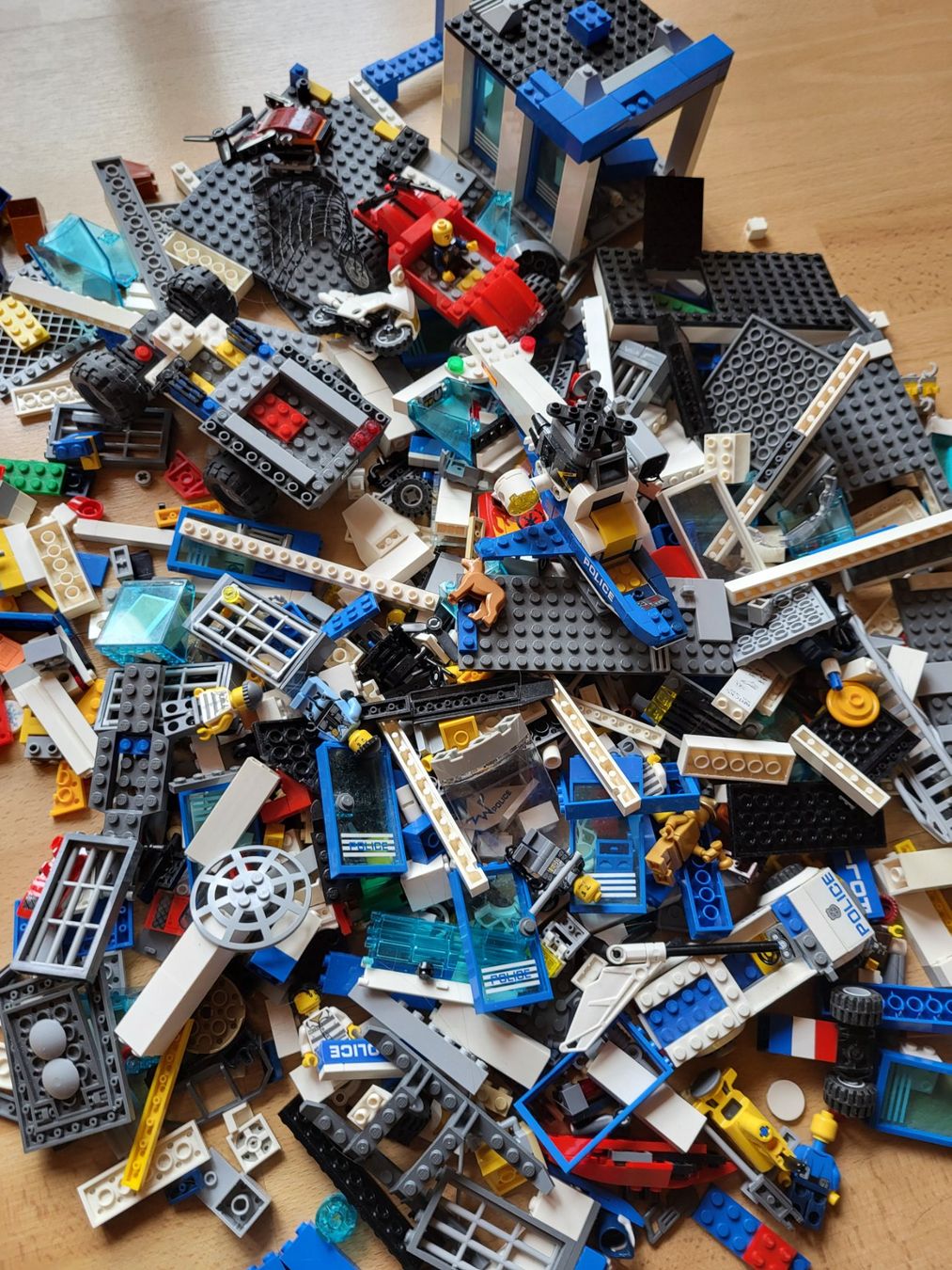 Lego Kit di costruzioni: Lego City 60047 + weitere Sets – Usato da Eggiwil venduto da kariiina 3