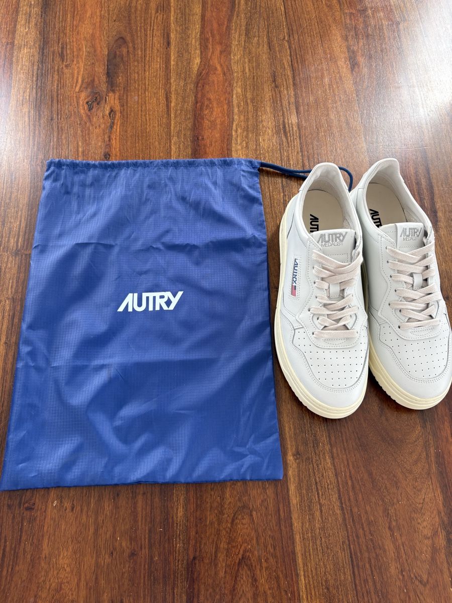 Autry Scarpe da uomo: Autry Medalist Herren, Farbe White/White, Grösse 42 – Nuovo (secondo la descrizione) da Gossau SG venduto da Bidzilla 4