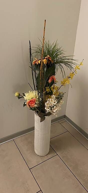 Vasi & Recipienti: Deko Vase mit Kunstblumen – Usato da Uetikon am See venduto da boby69